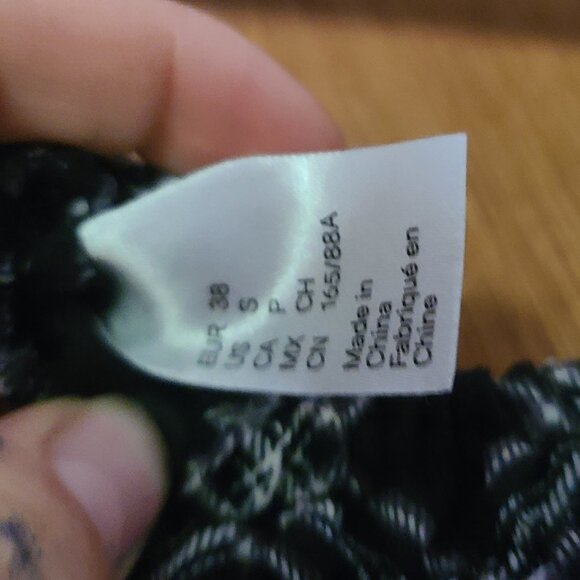 Puff-sleeved Crêped Dress from H&M - Picture 8 of 9